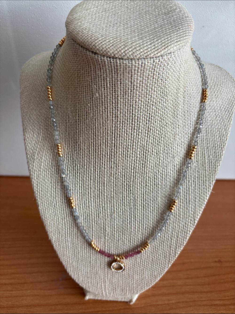Elegant Gray Beaded Necklace with Gold Accents and Pink Detail
